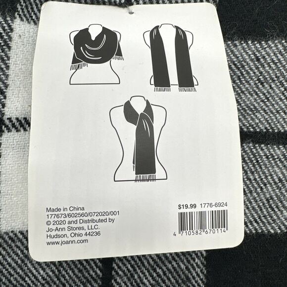 NEW Hildie & Jo  White Black Plaid Scarf Blanket 28” x 82” NWT Winter Warm - Picture 4 of 4